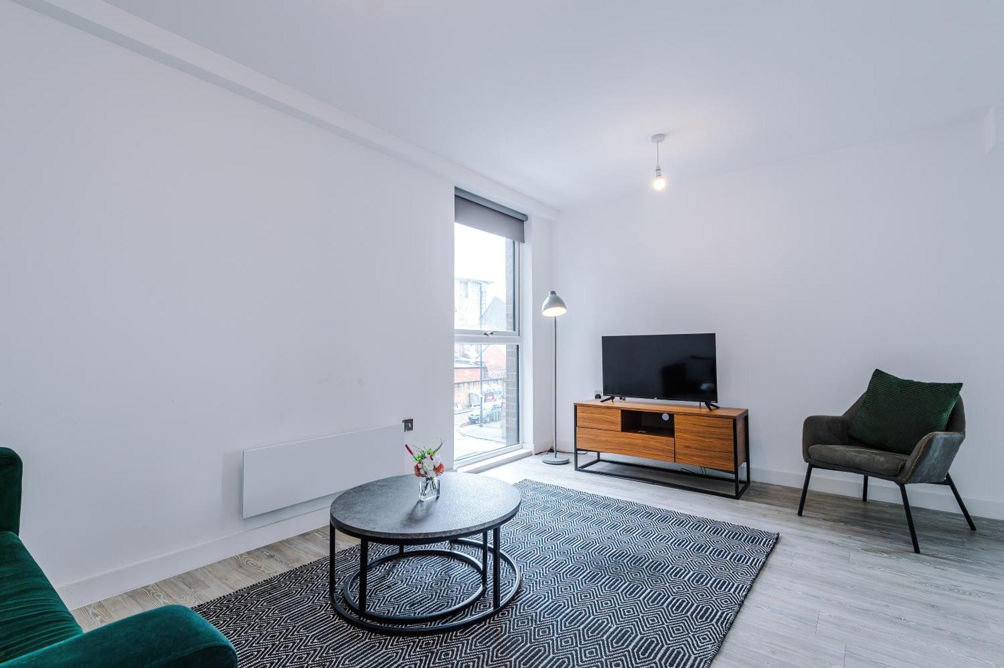 Modern 2 Bed Apartment With Balcony By Host A Home Manchester Exterior foto