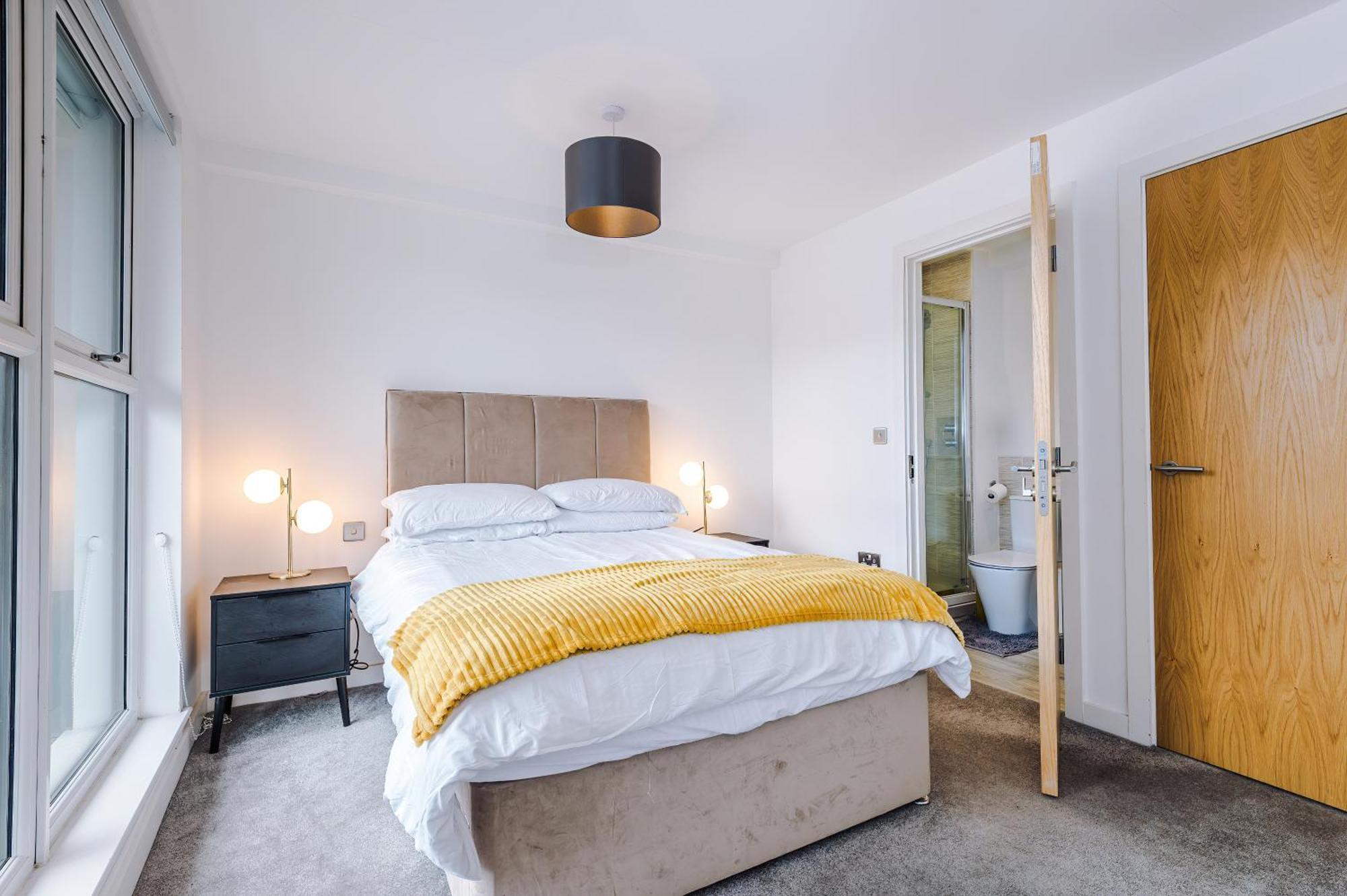 Modern 2 Bed Apartment With Balcony By Host A Home Manchester Exterior foto