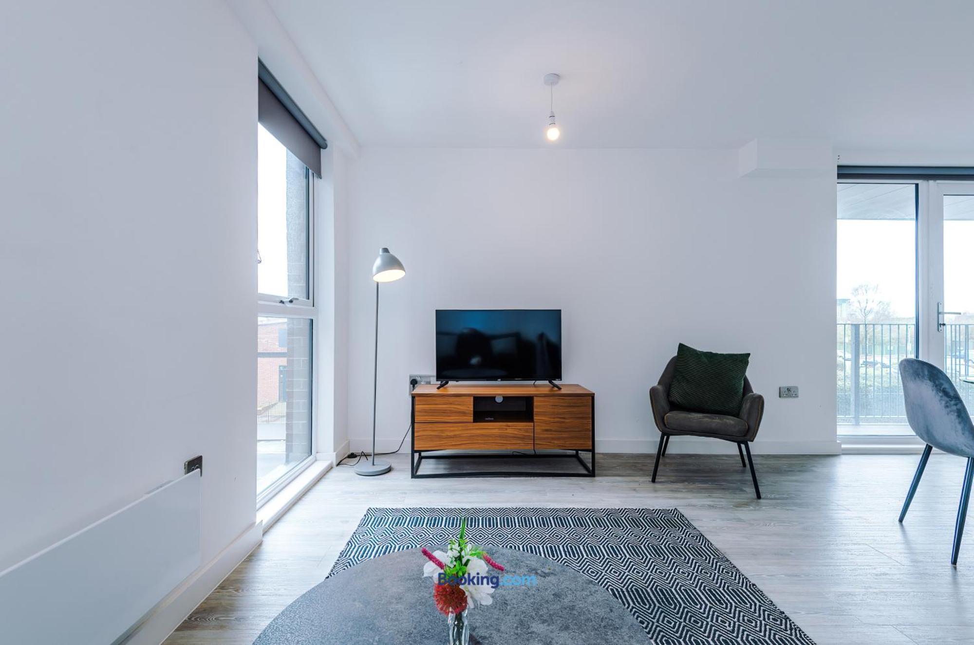 Modern 2 Bed Apartment With Balcony By Host A Home Manchester Exterior foto