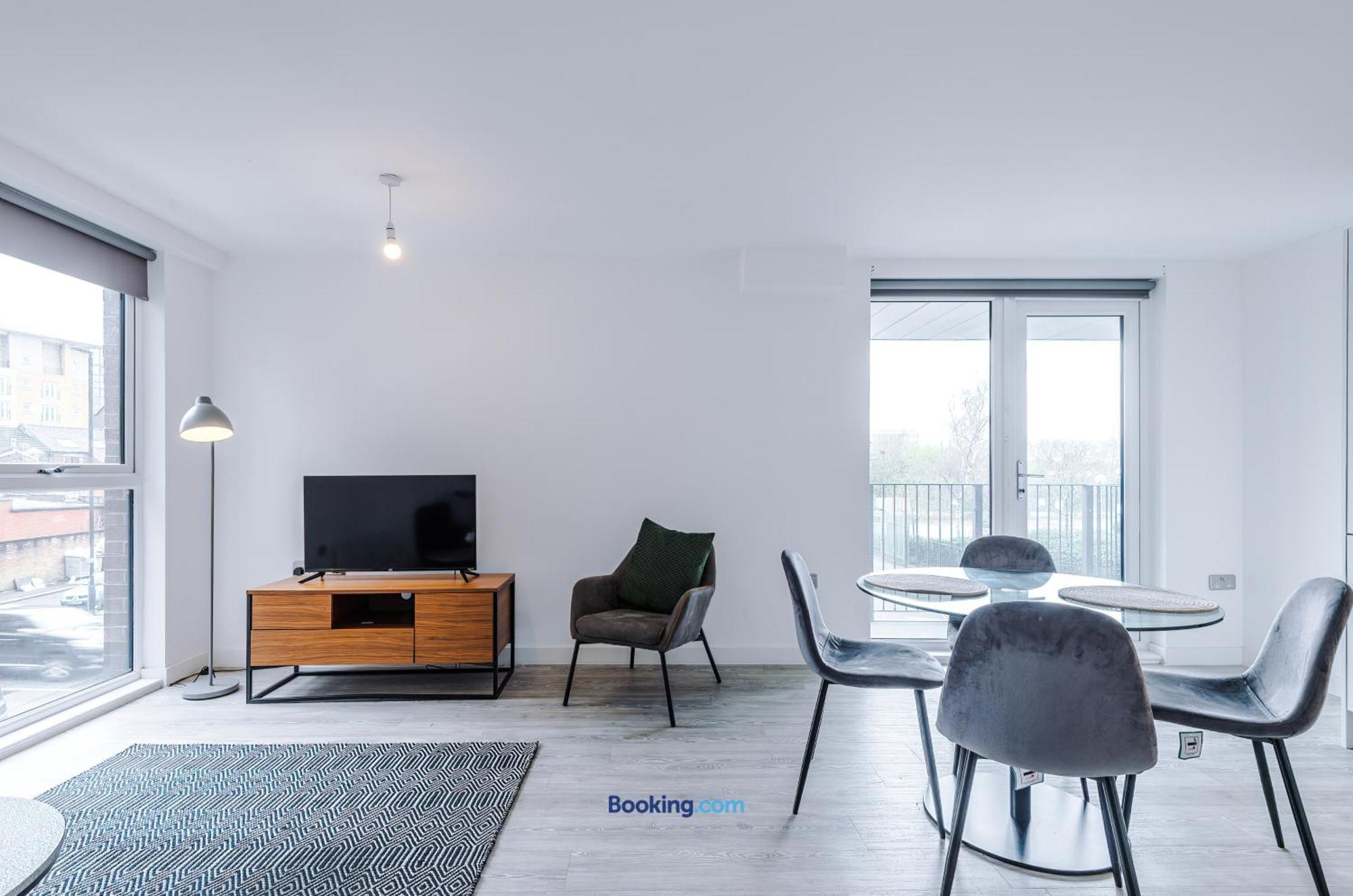 Modern 2 Bed Apartment With Balcony By Host A Home Manchester Exterior foto