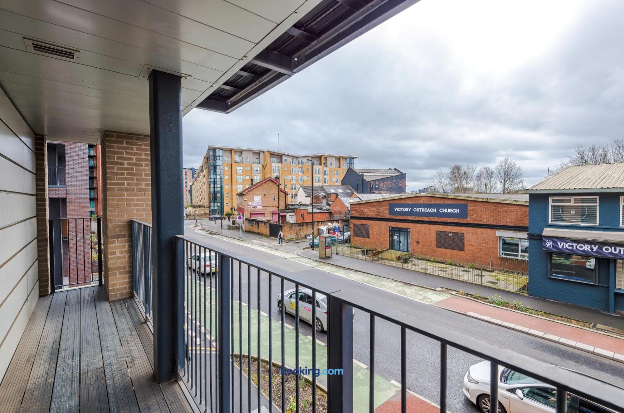 Modern 2 Bed Apartment With Balcony By Host A Home Manchester Exterior foto