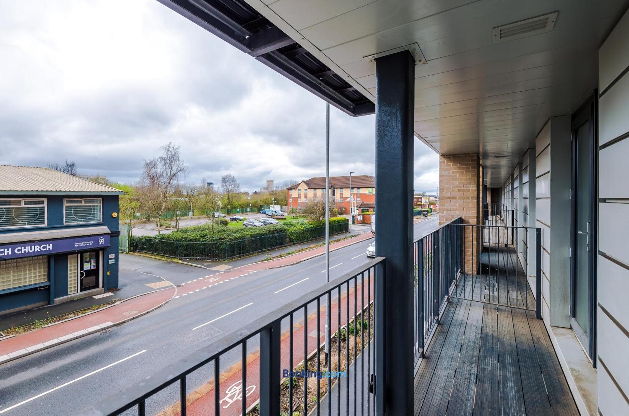 Modern 2 Bed Apartment With Balcony By Host A Home Manchester Exterior foto