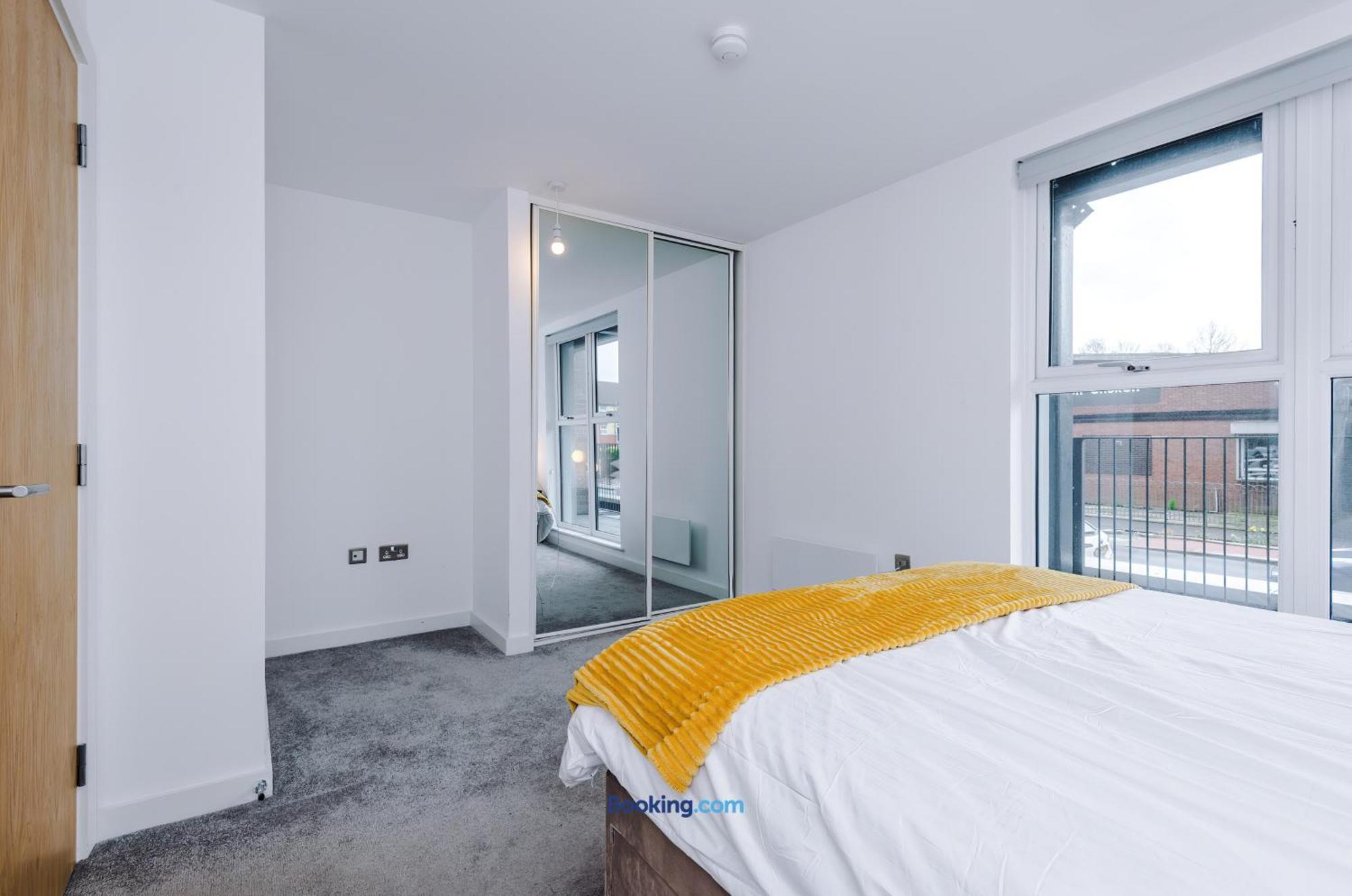 Modern 2 Bed Apartment With Balcony By Host A Home Manchester Exterior foto