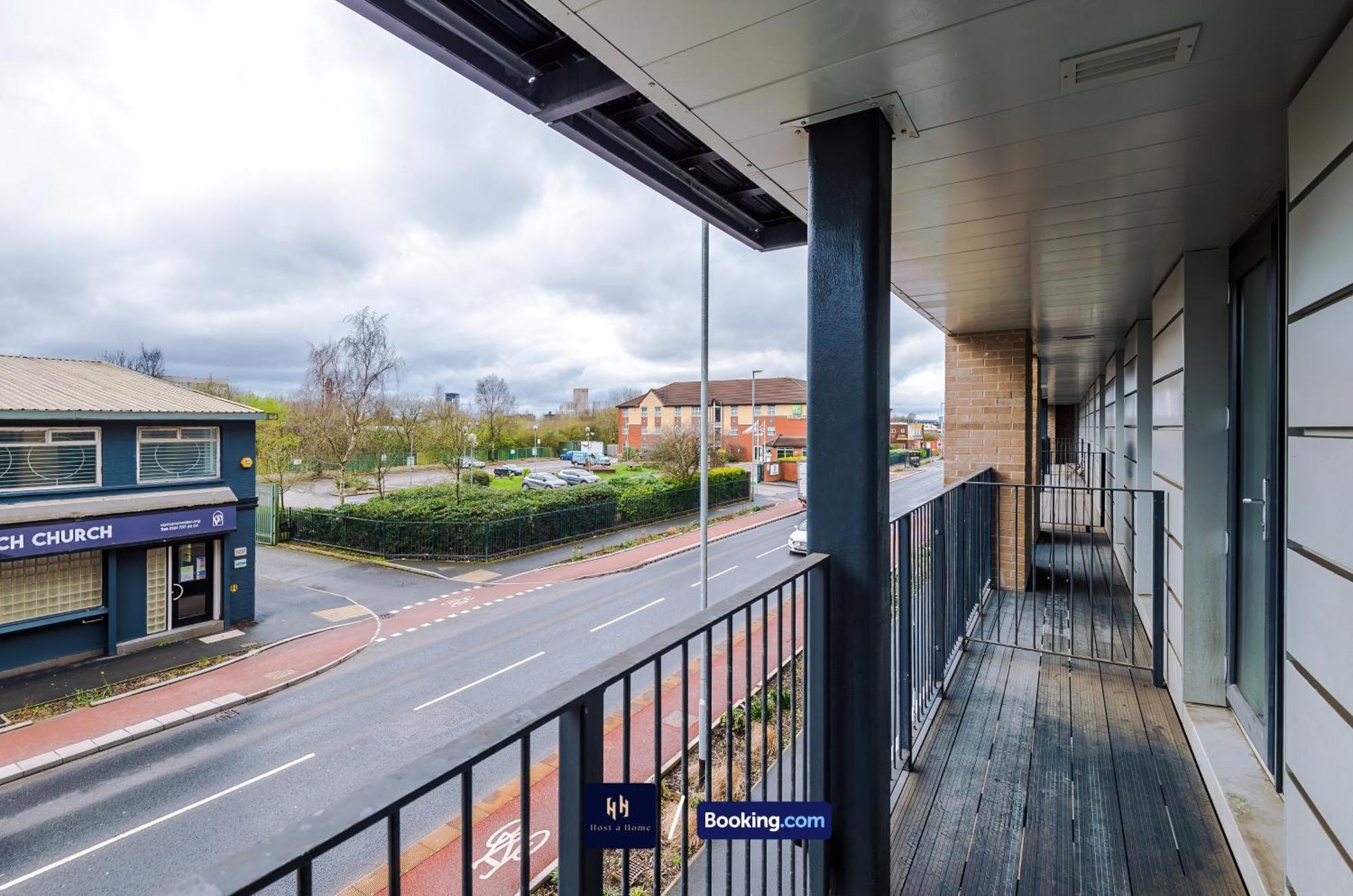 Modern 2 Bed Apartment With Balcony By Host A Home Manchester Exterior foto