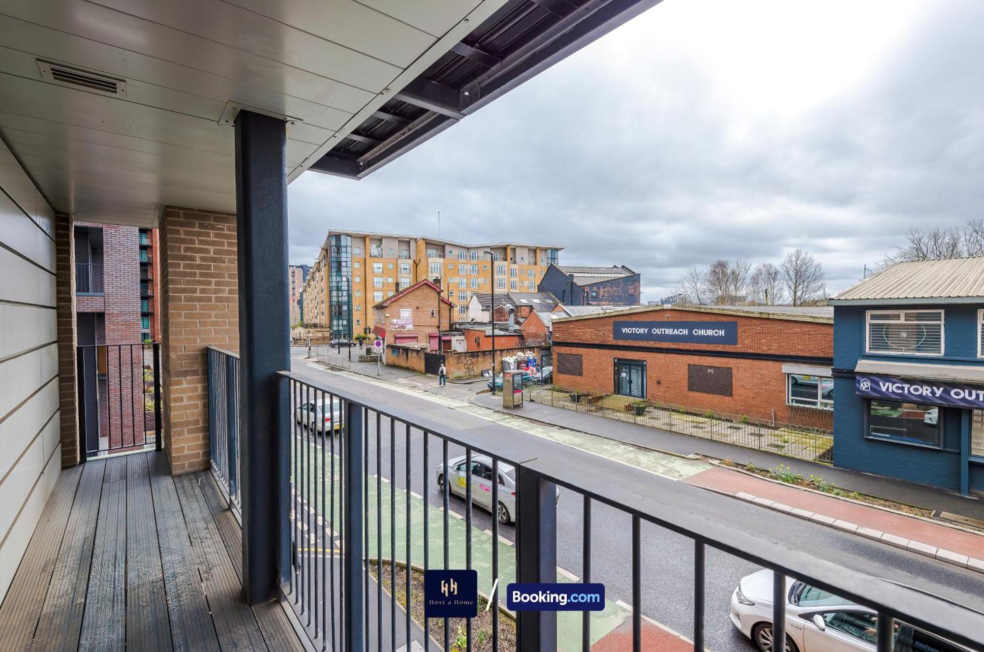 Modern 2 Bed Apartment With Balcony By Host A Home Manchester Exterior foto