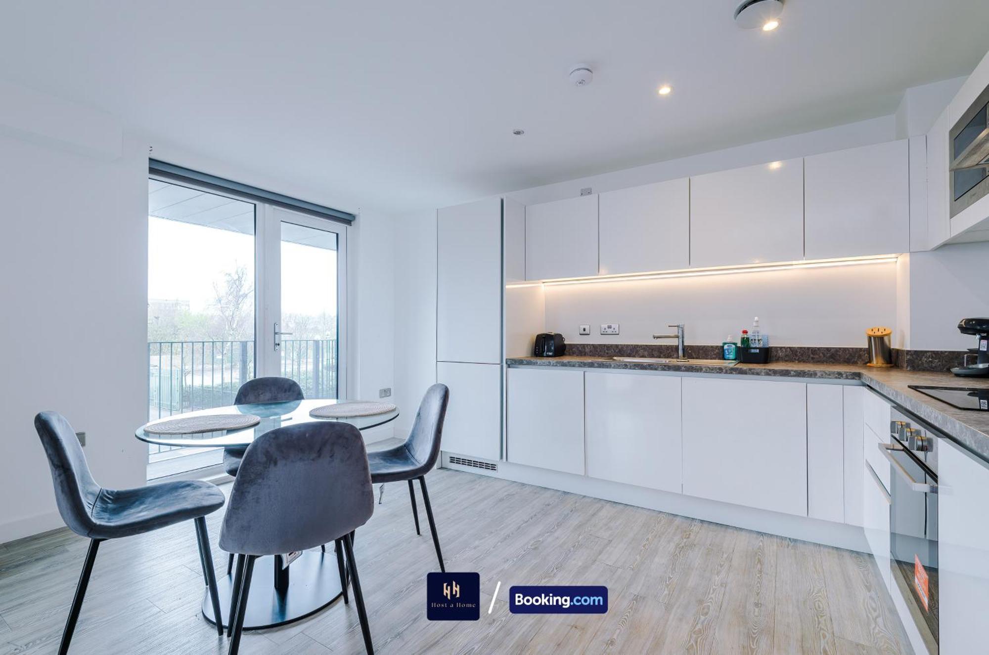 Modern 2 Bed Apartment With Balcony By Host A Home Manchester Exterior foto