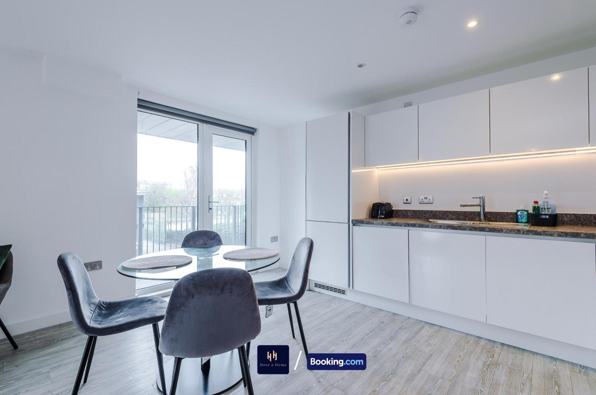 Modern 2 Bed Apartment With Balcony By Host A Home Manchester Exterior foto