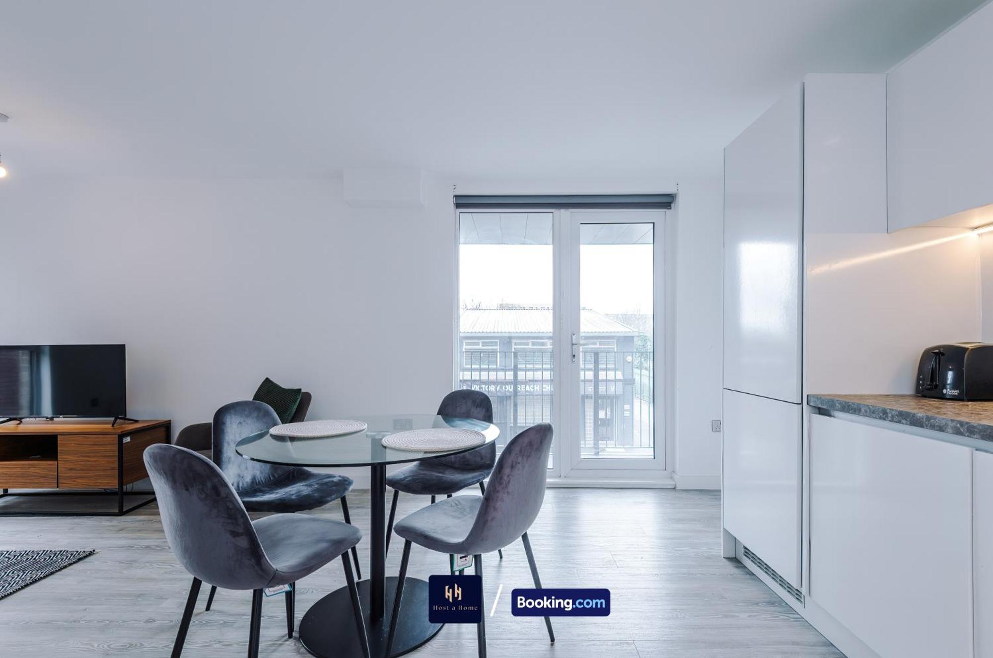 Modern 2 Bed Apartment With Balcony By Host A Home Manchester Exterior foto